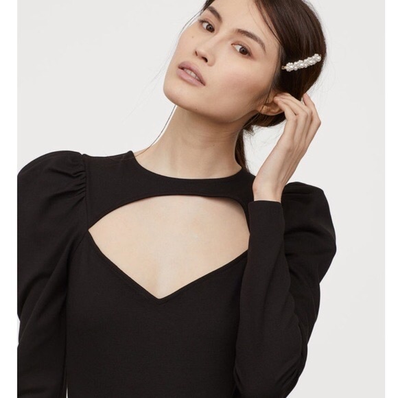 H&M Tops - H&M black long sleeve sweetheart neckline puff sleeves bodysuit size small